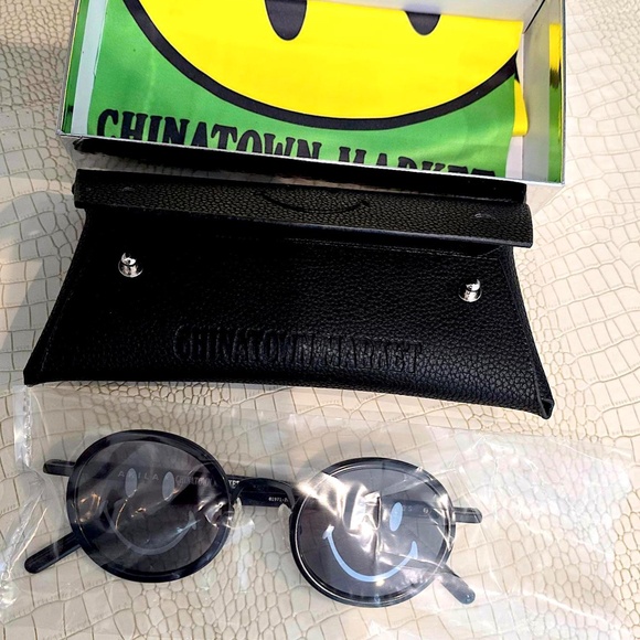 New Chinatown Market’s Ethos Signature Smiley Face Sunglasses ? main image 11